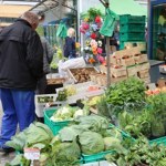 Czesi szturmują polskie targowiska. "Kupują wszystko, żywe i sztuczne"