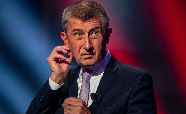 Czesi wybierają parlament. Babisz kontra centroprawica i Piraci