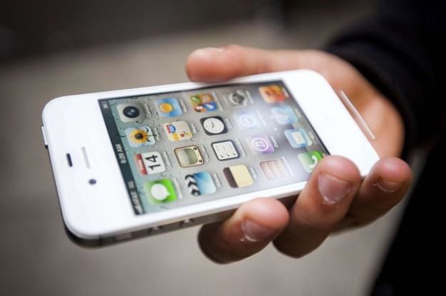 Czesi wycofują z oferty iPhone'a /AFP