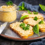 Czeska pasta serowa to ostatnio przysmak w moim domu. Do chleba zamiast masełka