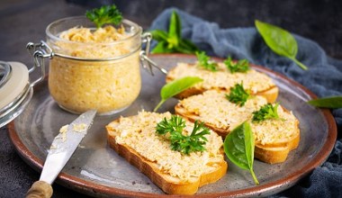 Czeska pasta serowa to ostatnio przysmak w moim domu. Do chleba zamiast masełka