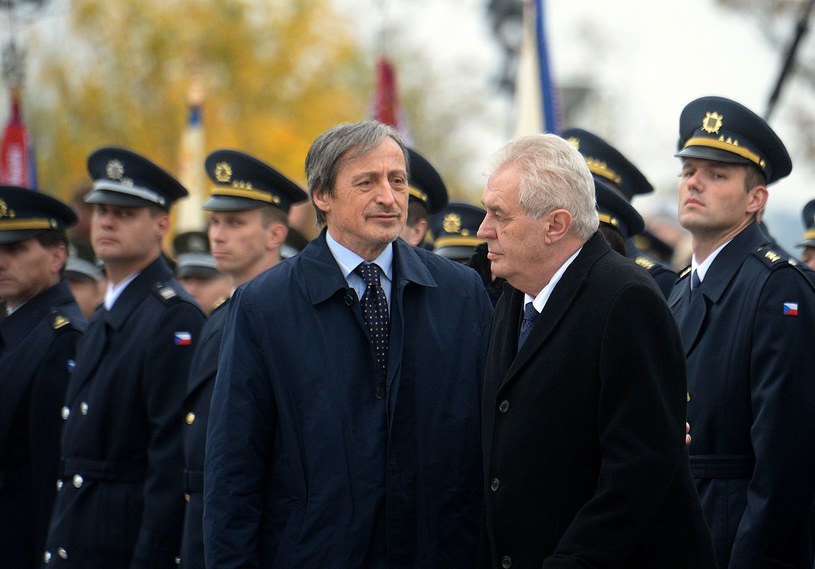 Czeski prezydent Milosz Zeman i minister obrony Martin Stropnicky /AFP