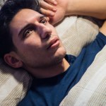 Często ignorowany objaw. Nocne mikcje - ile razy to norma, a kiedy należy się niepokoić?