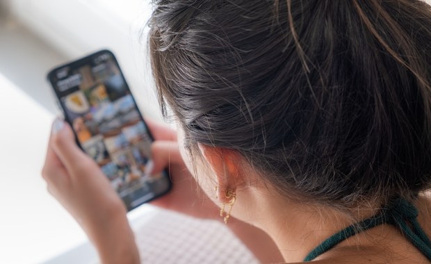 Często scrollujesz telefon? Lekarz: Możesz mieć poważny problem