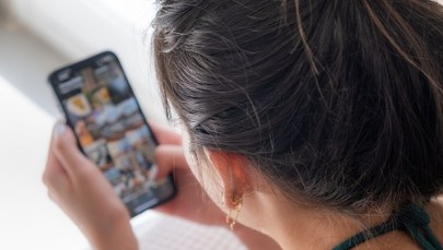 Często scrollujesz telefon? Lekarz: Możesz mieć poważny problem