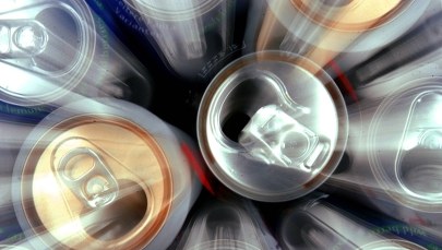 Często sięgasz po napoje energetyzujące? Sprawdź, co Ci grozi