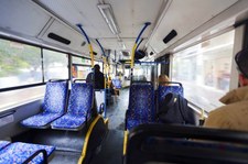 Częstochowa: Rozbita szyba w autobusie. Pasażerowie narażeni na wirusa HIV