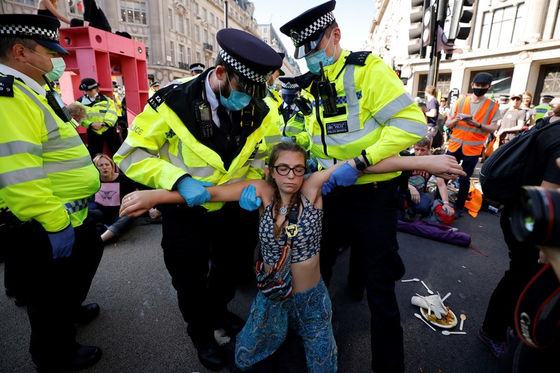Członkini Extinction Rebellion zatrzymana przez londyńską policję, zdjęcie ilustracyjne /Tolga Akmen /AFP