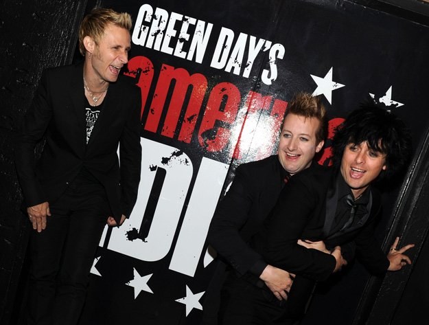 Członkowie Green Day na premierze swojego musicalu - fot. Jason Kempin /Getty Images/Flash Press Media
