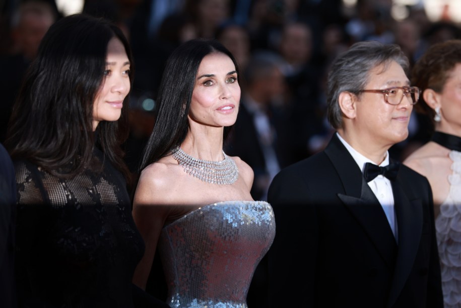 Członkowie jury -  Chloe Zhao, Demi Moore i Park Chan-wook /Clemens Bilan /PAP/EPA