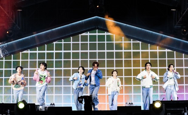 Członkowie k-popowej grupy BTS idą do wojska