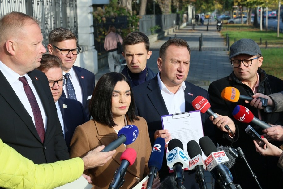 Członkowie komisji śledczej ds. Pegasusa na konferencji prasowej /Wojciech Olkusnik  /East News