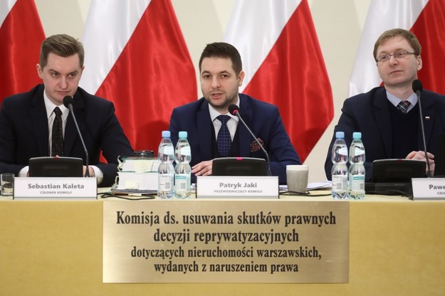 Członkowie komisji weryfikacyjnej - Sebastian Kaleta, przewodniczący Patryk Jaki, oraz Paweł Lisiecki podczas posiedzenia /Paweł Supernak /PAP