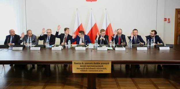 Członkowie komisji weryfikacyjnej /PAP/Leszek Szymański /PAP