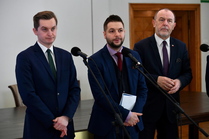 Członkowie komisji weryfikacyjnej /Bartłomiej  Zborowski /PAP