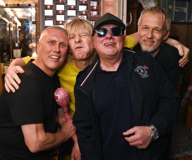 Członkowie kultowych brytyjskich zespołów Happy Mondays, Oasis i Ride założyli supergrupę