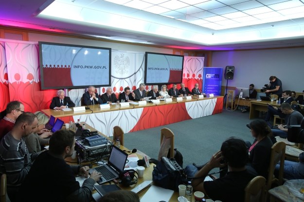 Członkowie PKW na konferencji prasowej /PAP/Leszek Szymański /PAP