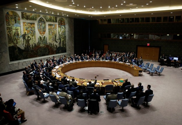 Członkowie Rady Bezpieczeństwa ONZ głosują nad przygotowaną przez Rosję rezolucją potępiającą międzynarodowe bombardowania w Syrii /JASON SZENES    /PAP/EPA