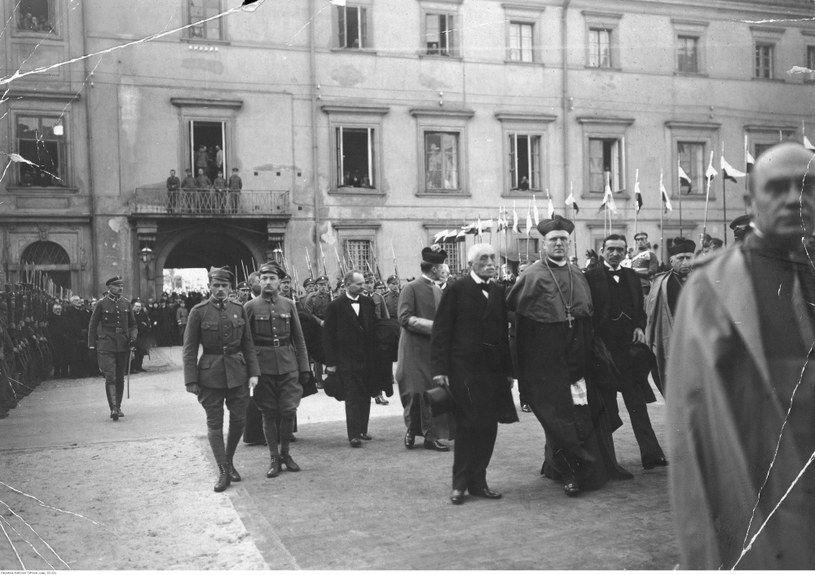 Członkowie Rady Regencyjnej: książę Zdzisław Lubomirski, arcybiskup Aleksander Kakowski i hrabia Józef Ostrowski przed intromisją /Z archiwum Narodowego Archiwum Cyfrowego