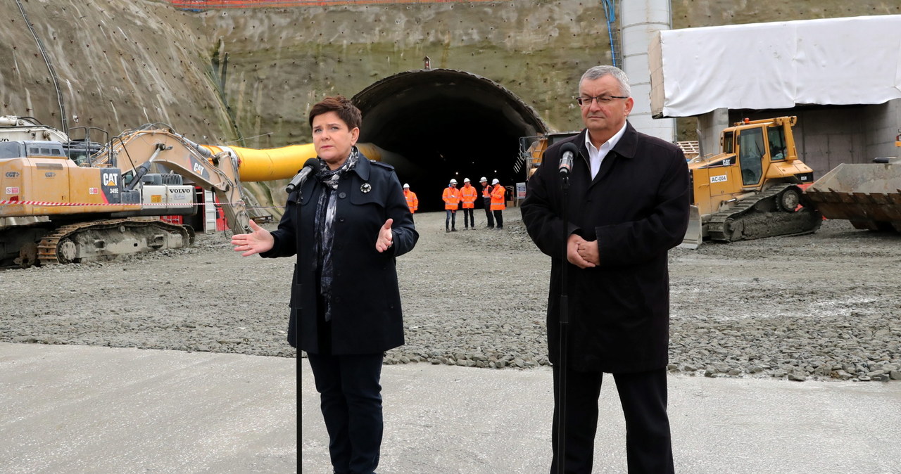 Członkowie rządu pojawili się na budowie Zakopianki /Grzegorz Momot /PAP