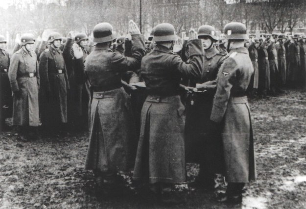 Członkowie SS Galizien składają przysięgę wierności Adolfowi Hitlerowi / 	Michael_Melnyk /PAP/EPA