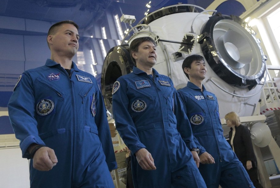 Członkowie załogi Międzynarodowej Stacji Kosmicznej /MAXIM SHIPENKOV    /PAP/EPA