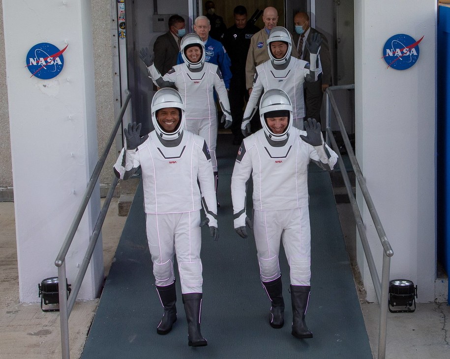 Członkowie załogi: Victor Glover, Shannon Walker, Mike Hopkins oraz Soichi Noguchi /CJ GUNTHER /PAP/EPA