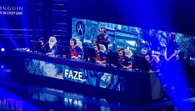 Członkowie zespołu FaZe, podczas finału 11. sezonu mistrzostw świata w grach komputerowych Intel Extreme Masters /Andrzej Grygiel /PAP