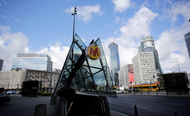 Człowiek na torach warszawskiego metra. Skrócono trasę