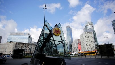 Człowiek na torach warszawskiego metra. Skrócono trasę