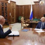 Człowiek Putina widziany w Paryżu. Rosja prawdopodobnie przeszarżowała