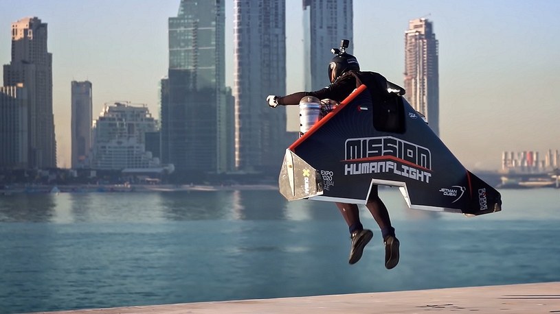 Człowiek rakieta, Vince Reffet, odbył niesamowity lot nad Dubajem (film) /Geekweek