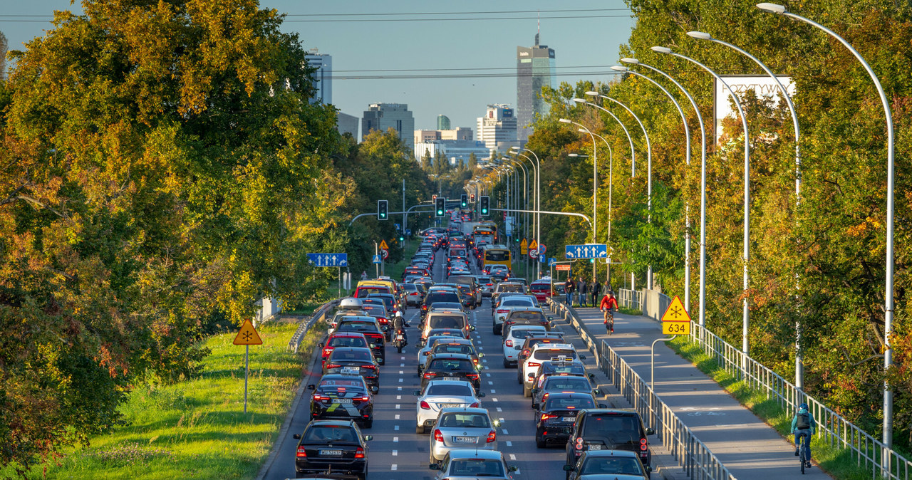 Człowiek z natury jest wygodny. I będzie wybierał ten środek transportu, który jest najwygodniejszy /Arkadiusz Ziółek /East News