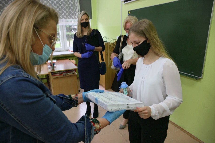 czniowie i nauczyciele przed egzaminem ósmoklasisty z języka polskiego w Szkole Podstawowej nr 21 w Gorzowie Wielkopolskim /Lech Muszyński /PAP