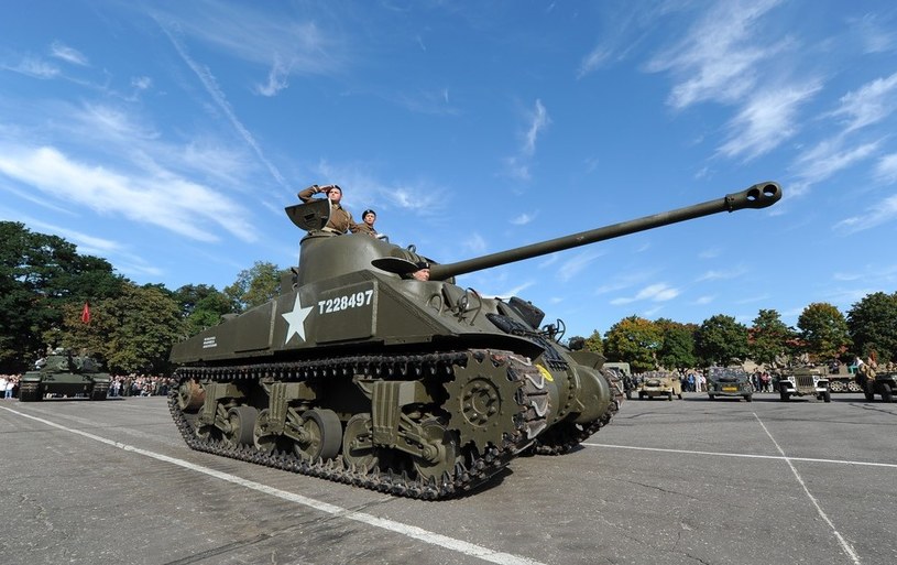 Czołg Sherman - jedna z wielu maszyn z okresu II WŚ, jakie pojawią się podczas Rajdu Arado /GERARD/REPORTER /East News