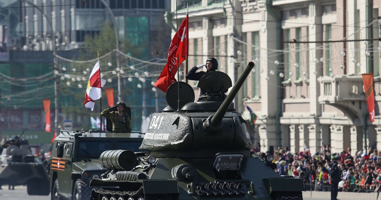 Czołg T-34 na Paradzie Zwycięstwa w Moskwie /ROSTISLAV NETISOV/AFP /Agencja SE/East News