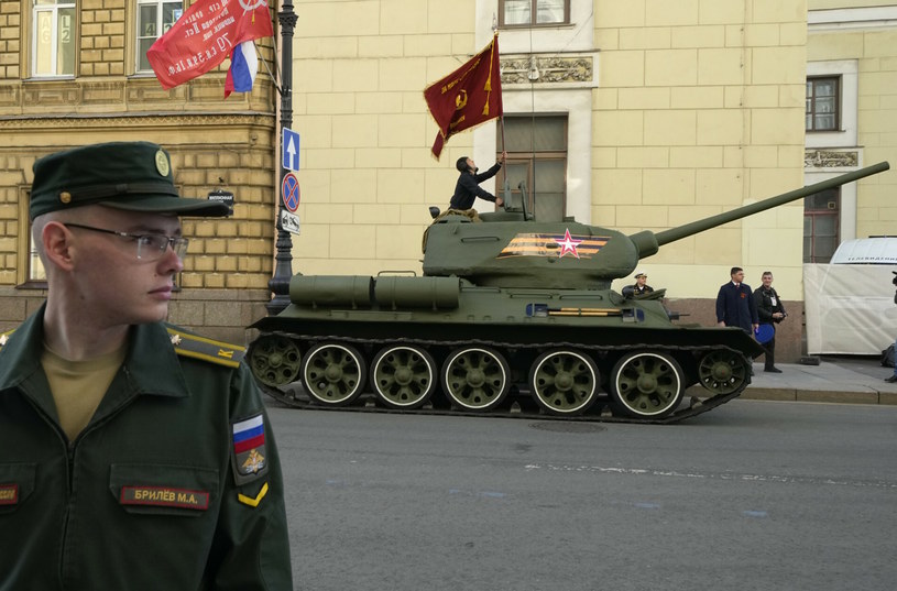 Czołg T-34 w czasie Parady Zwycięstwa w Moskwie /DMITRI LOVETSKY /East News