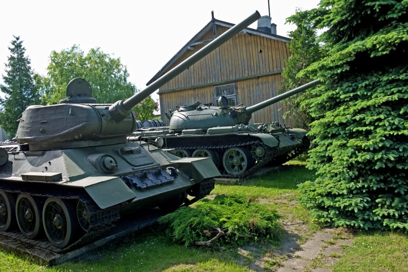 Czołgi i wojskowe samoloty to tylko niektóre z eksponatów, mieszczących się w Muzeum Czynu Zbrojnego w Lipcach Reymontowskich /Agencja FORUM