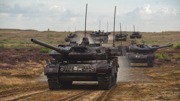 Czołgi Leopard 2 /Shutterstock