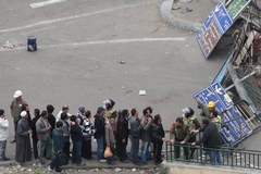 Czołgi próbowały sforsować barykady wokół placu Tahrir