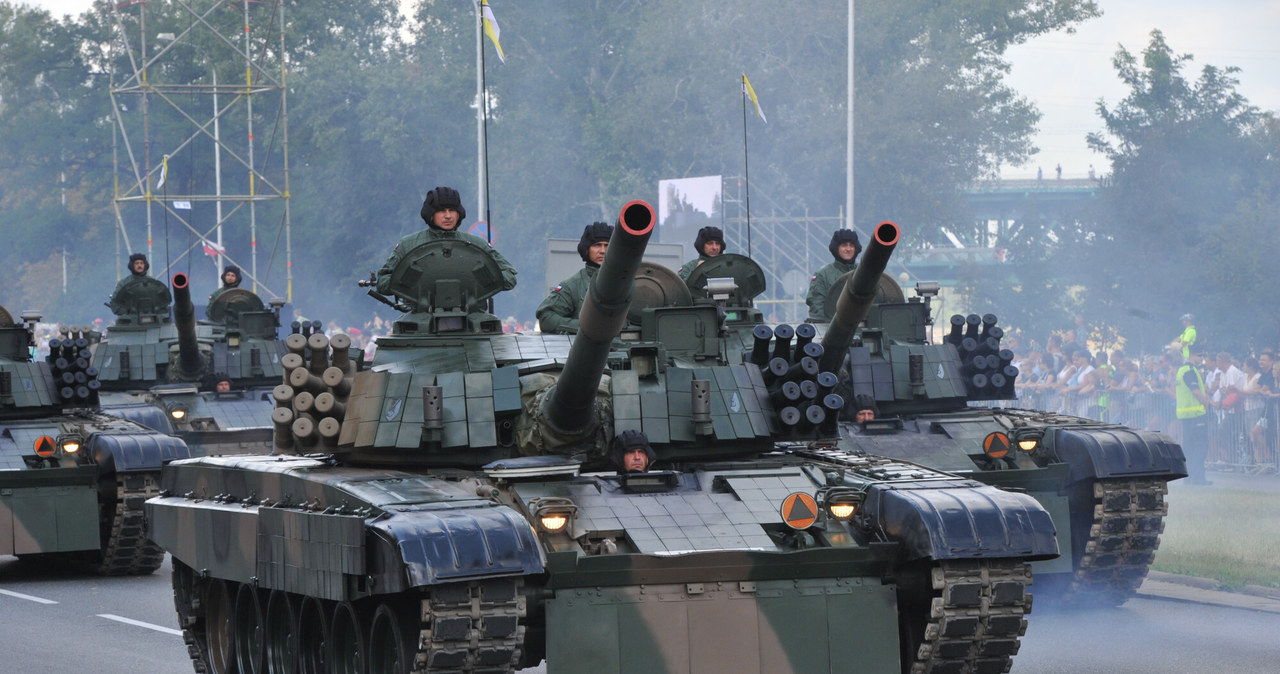 Czołgi PT-91 Twardy powstały na bazie czołgów T-72 /Wojtek Laski/East News /East News
