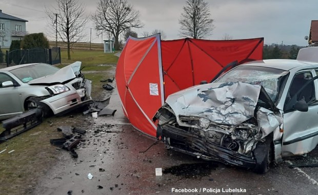 Czołowe zderzenie aut w Lubelskiem. Nie żyje jedna osoba, dwie są w szpitalu