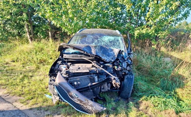 Czołowe zderzenie busa z autem osobowym. Ranne 9-letnie dziecko 