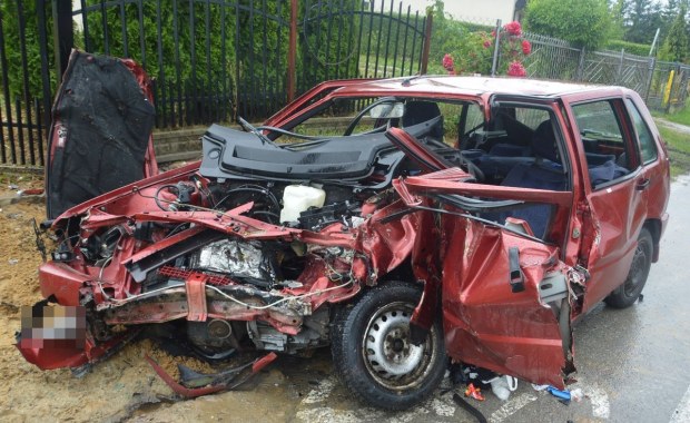 Czołowe zderzenie dwóch aut w Lubelskiem. Nie żyje mężczyzna