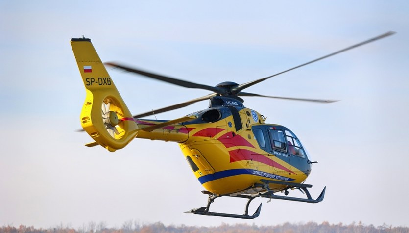 ​Czołowe zderzenie koło Opatowa. Kierowca volkswagena zginął na miejscu