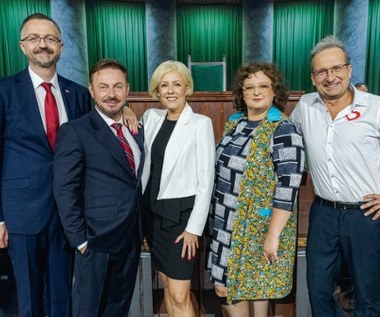 Czołowi artyści kabaretowi na żywo! W sobotę włączamy Polsat