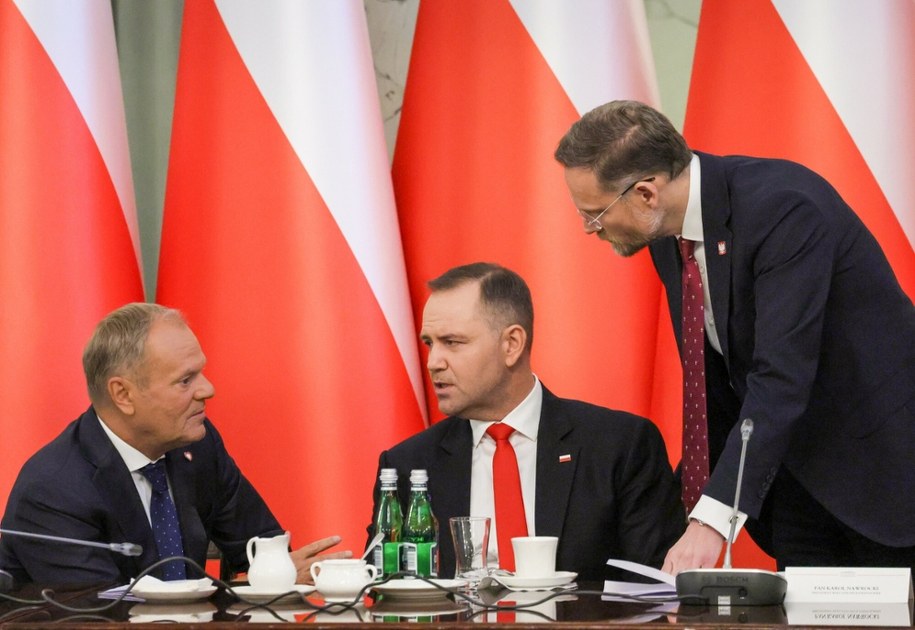 Czołowi polscy politycy zabrali głos po katastrofie F-16 / WOJCIECH OLKUSNIK  /East News