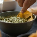 Czosnkowy dip będzie hitem na sylwestrowej imprezie. Wszyscy będą prosić o przepis
