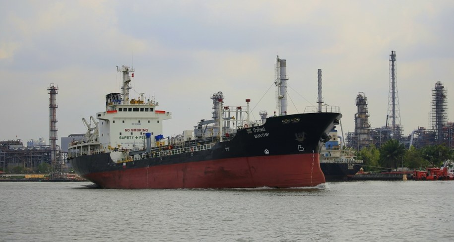 Oman nie uniknął agresji. Atak na port i tankowiec w cieśninie Ormuz