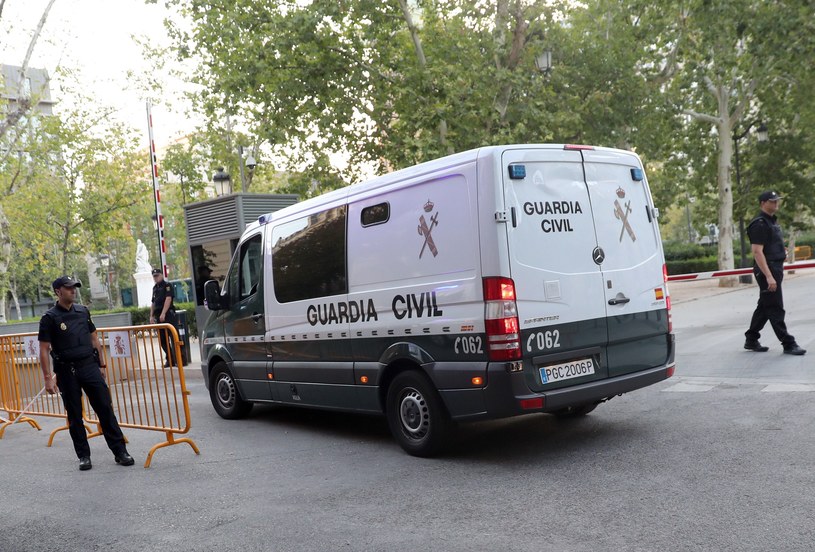 Czterech podejrzanych o dokonanie zamachu w Hiszpanii zostało przewiezionych do sądu w Madrycie /Chema Moya /PAP/EPA